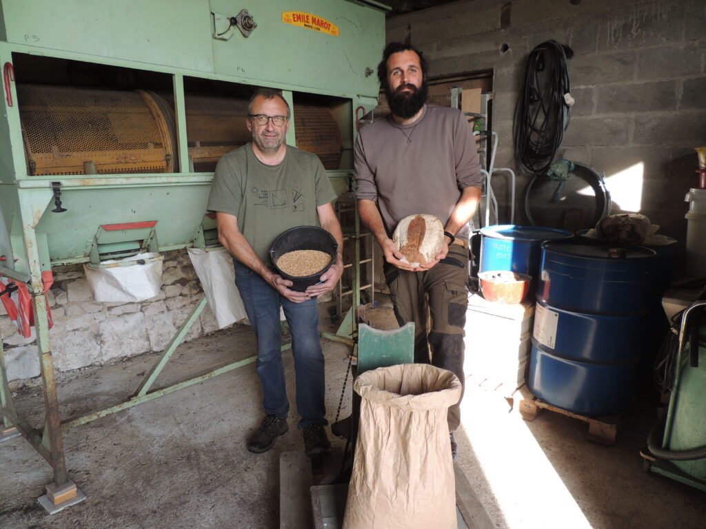 Jean-Louis et Jérémy Dechartre, ferme de Chantemerle