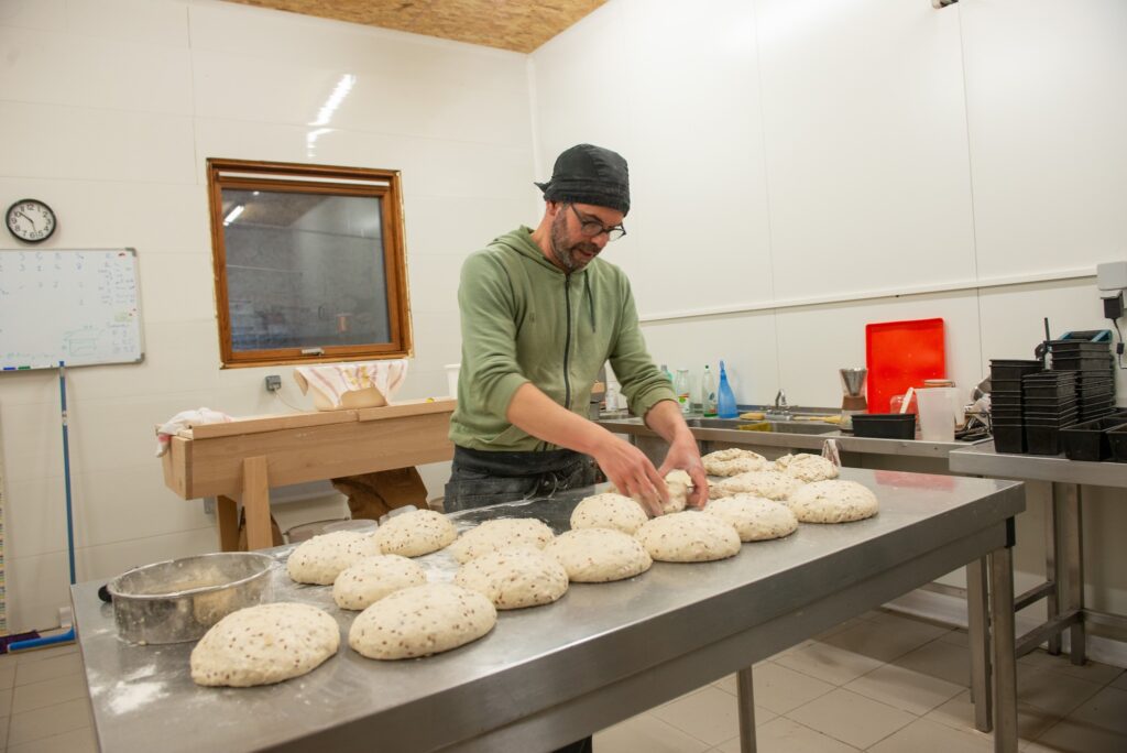 Tristan à la boulange - photo Philippe Rocher
