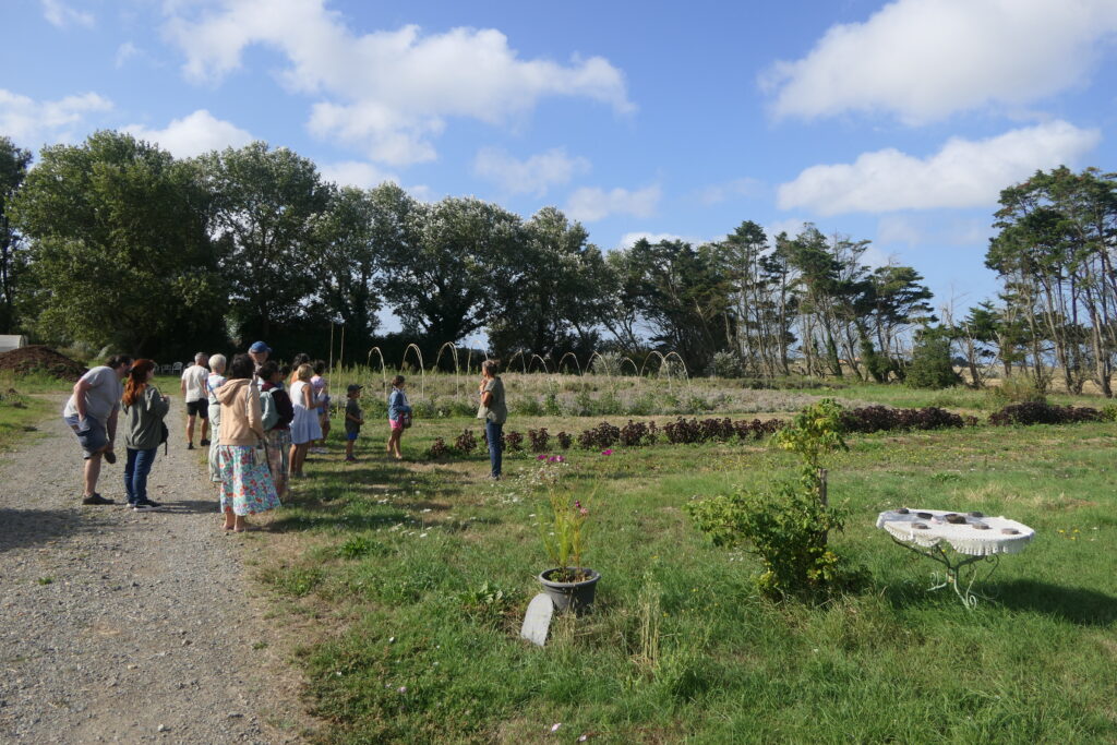 Visite de la ferme Les Jardins de la Cure animée par Sylvia (photo ©Hector Gallet)